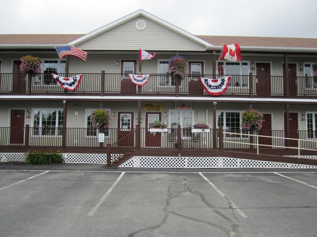 Bishops Country Inn Motel Jackman Exterior foto