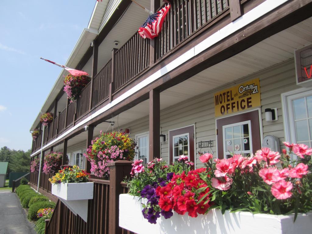 Bishops Country Inn Motel Jackman Exterior foto